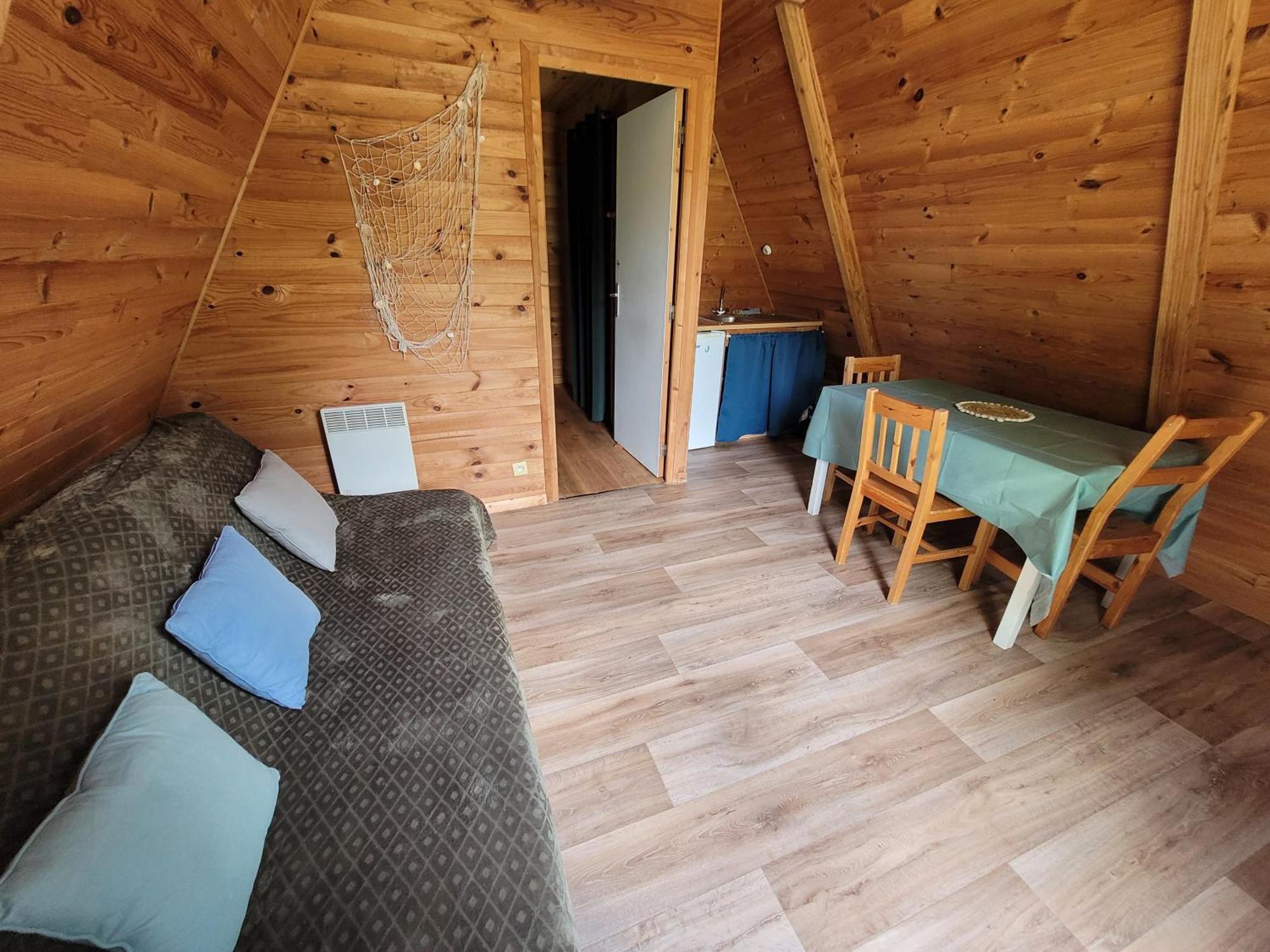 Camping Les Hirondelles Bourg-Sainte-Marie Екстериор снимка