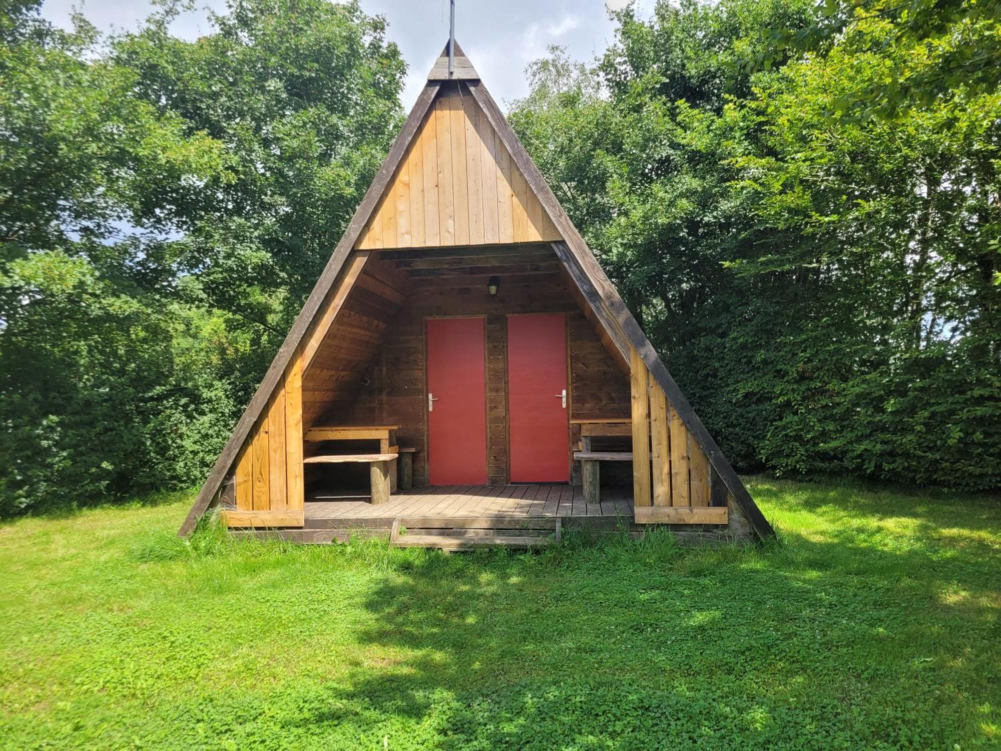 Camping Les Hirondelles Bourg-Sainte-Marie Екстериор снимка