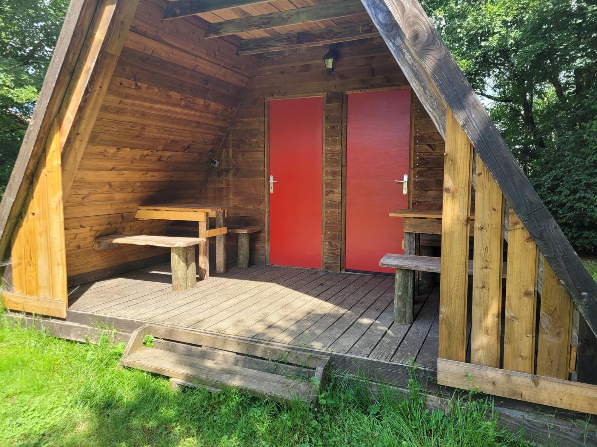 Camping Les Hirondelles Bourg-Sainte-Marie Екстериор снимка